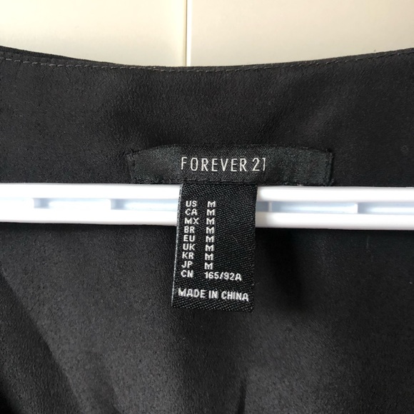 Little black dress with bell sleeves - Picture 2 of 5